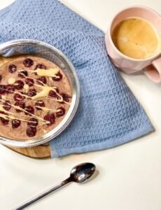 baked porridge vegan, baked porridge schoko kirsch, baked porridge rezept, baked oatmeal mit kirschen, baked schoko kirsch porridge glutenfrei vegan, schoko kirsch porridge glutenfrei vegan,