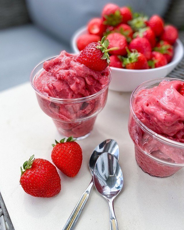 Erdbeereis mit Joghurt vegan - gluvele.de